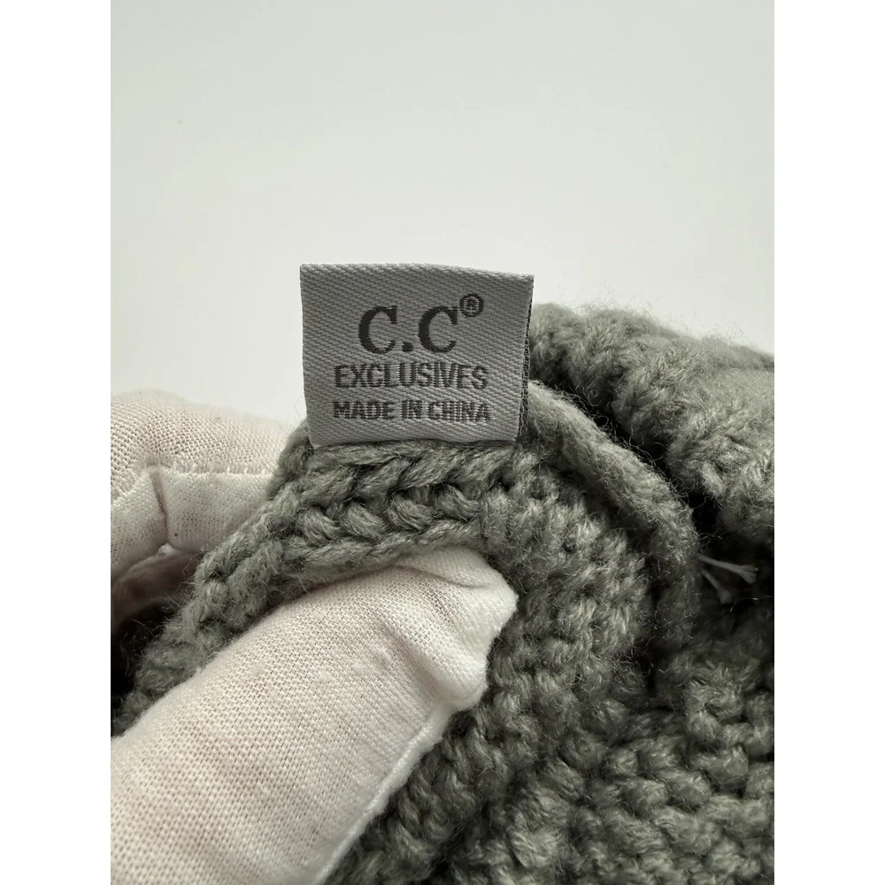 CC Beanie Hat Fuzzy Cuff Cable Knit Pom Pom Thick Knit Stretch‎ Soft Gray